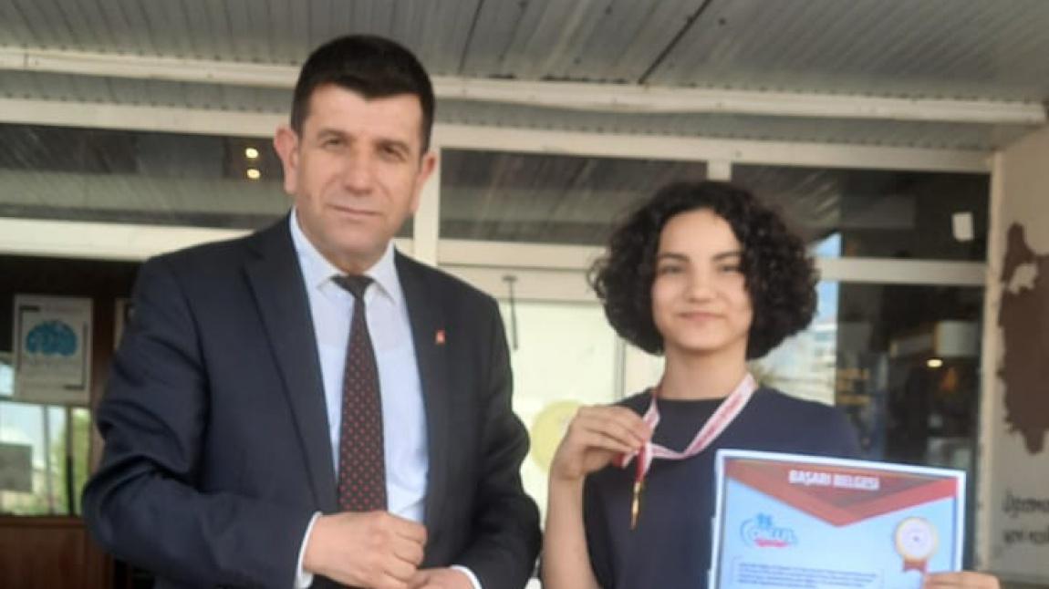 Okulumuz  öğrencisi Zeynep TIRAŞ , Kırşehir’ de yapılan Okul Sporları  Taekwondo  Küçükler  yarışmasında bölge birincisi oldu