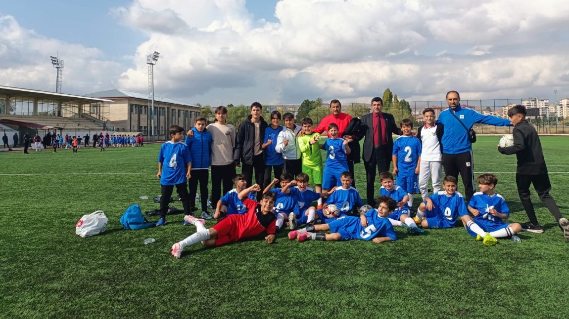 Küçük Erkekler Futbol Takımımız il birincisi oldu.