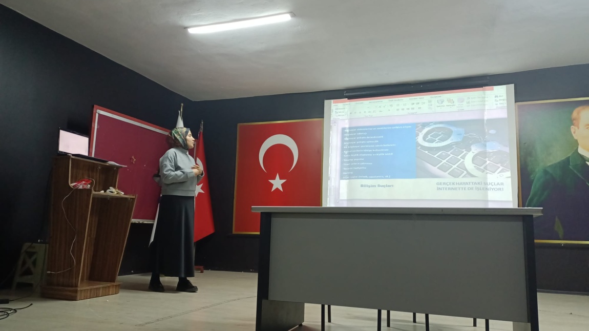 Okulumuzda Güvenli İnternet ve Psikolojik Dayanıklılık Eğitimi Verildi.